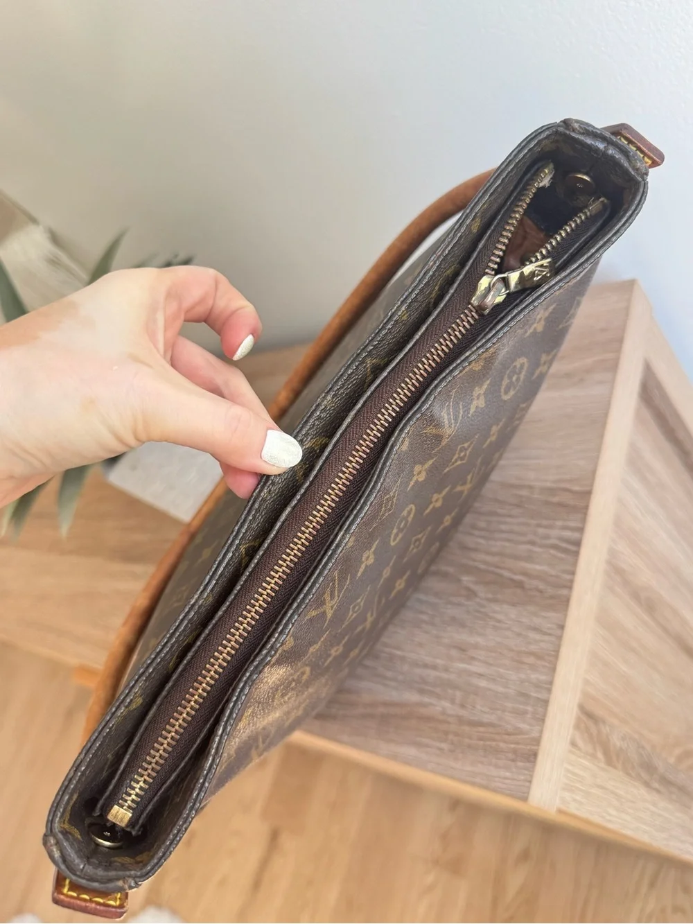 ✅AUTH✅LOUIS VUITTON LOOPING GM